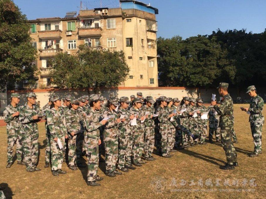 张朝阳物理学解释青海湖电池容量大,硅的加入起到关键作用?